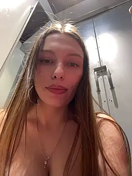 Snapshot of LeiaMood chatting on March 21, 8:19 am LeiaMood online show from March 21, 8:19 am