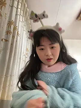 Snapshot of Mloy-01 chatting on February 21, 5:52 am Mloy-01 online show from February 21, 5:52 am