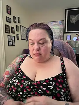 Snapshot of theUnihorniest chatting on March 26, 4:34 pm theUnihorniest online show from March 26, 4:34 pm