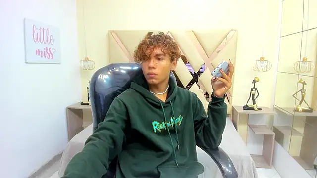 Snapshot of Anyelo_Twink chatting on February 15, 1:09 pm Anyelo Twink online show from February 15, 1:09 pm