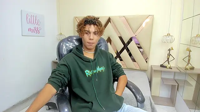 Snapshot of Anyelo_Twink chatting on March 7, 8:39 pm Anyelo Twink online show from March 7, 8:39 pm