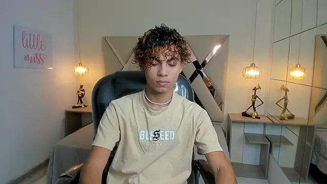 Snapshot of Anyelo_Twink chatting on March 9, 2:21 pm Anyelo Twink online show from March 9, 2:21 pm