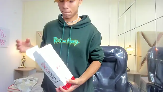 Snapshot of Anyelo_Twink chatting on March 10, 2:27 am Anyelo Twink online show from March 10, 2:27 am