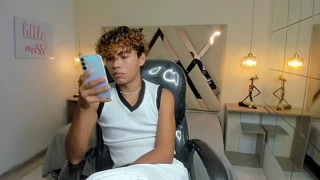 Snapshot of Anyelo_Twink chatting on March 10, 8:47 pm Anyelo Twink online show from March 10, 8:47 pm