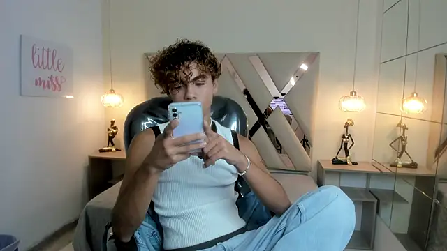 Snapshot of Anyelo_Twink chatting on March 12, 8:15 pm Anyelo Twink online show from March 12, 8:15 pm