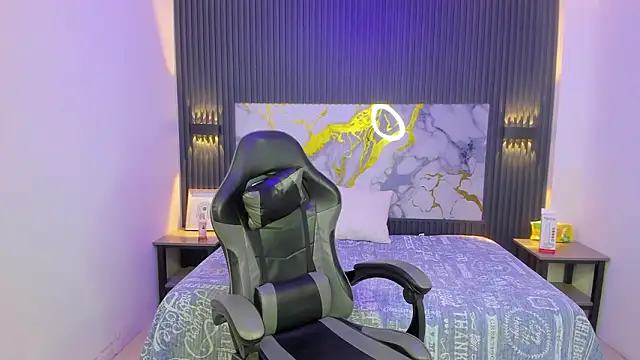 Snapshot of Anyelo_Twink chatting on March 13, 8:21 am Anyelo Twink online show from March 13, 8:21 am