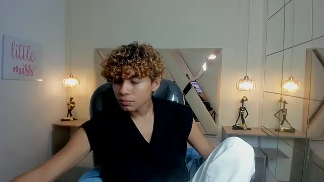 Snapshot of Anyelo_Twink chatting on March 13, 9:21 pm Anyelo Twink online show from March 13, 9:21 pm