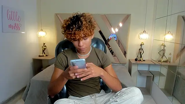 Snapshot of Anyelo_Twink chatting on March 17, 9:01 am Anyelo Twink online show from March 17, 9:01 am