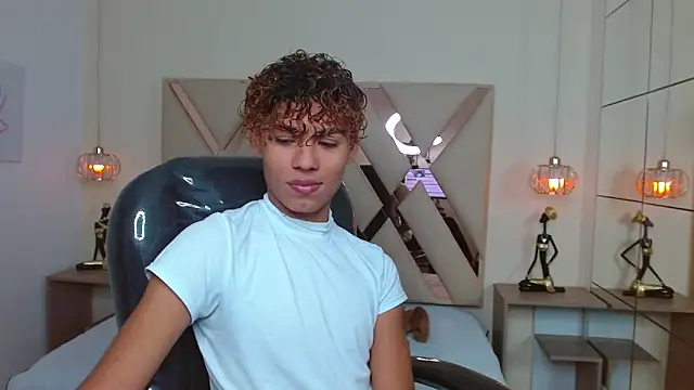 Snapshot of Anyelo_Twink chatting on March 26, 4:51 am Anyelo Twink online show from March 26, 4:51 am