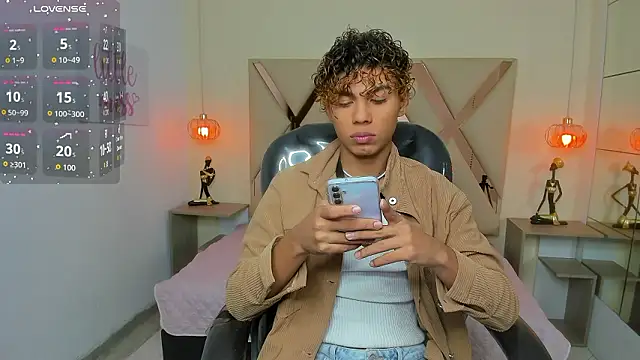 Snapshot of Anyelo_Twink chatting on March 29, 5:40 am Anyelo Twink online show from March 29, 5:40 am