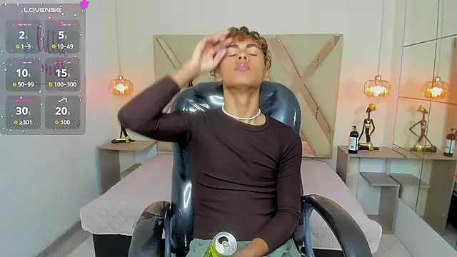 Snapshot of Anyelo_Twink chatting on March 30, 5:41 am Anyelo Twink online show from March 30, 5:41 am