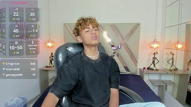 Snapshot of Anyelo_Twink chatting on April 6, 4:46 am Anyelo Twink online show from April 6, 4:46 am