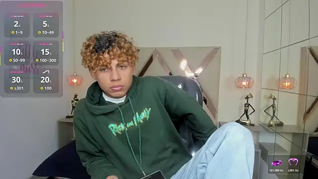Snapshot of Anyelo_Twink chatting on April 9, 4:12 am Anyelo Twink online show from April 9, 4:12 am