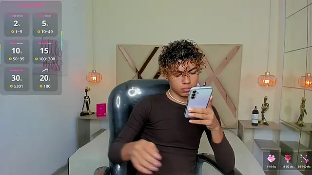 Snapshot of Anyelo_Twink chatting on April 21, 5:03 am Anyelo Twink online show from April 21, 5:03 am