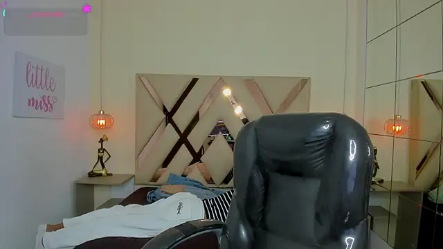 Snapshot of Anyelo_Twink chatting on June 14, 4:03 am Anyelo Twink online show from June 14, 4:03 am