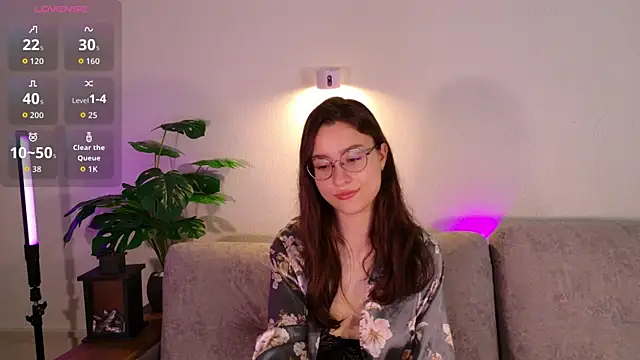 Snapshot of classy____ chatting on June 15, 4:42 pm classy online show from June 15, 4:42 pm