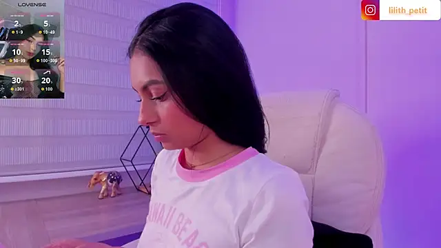 Snapshot of lilith_petit_ chatting on April 25, 1:25 pm lilith petit online show from April 25, 1:25 pm