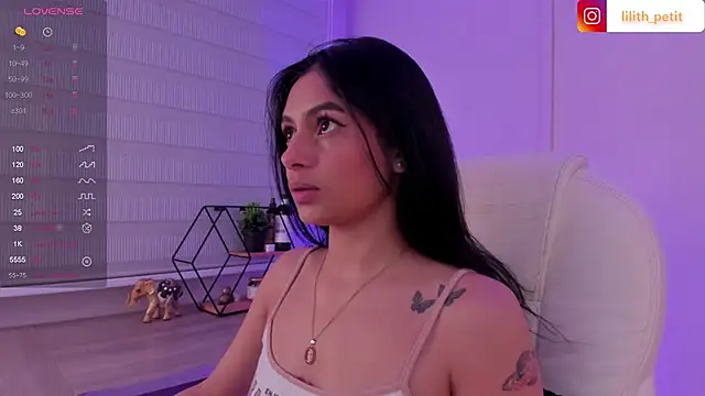 Snapshot of lilith_petit_ chatting on April 29, 12:42 pm lilith petit online show from April 29, 12:42 pm