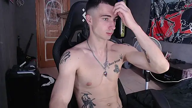 Snapshot of Jack_loveeee chatting on August 8, 8:27 am Jack loveeee online show from August 8, 8:27 am