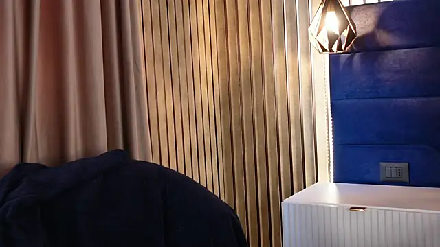 Snapshot of KylieeV chatting on March 16, 7:34 am KylieeV online show from March 16, 7:34 am