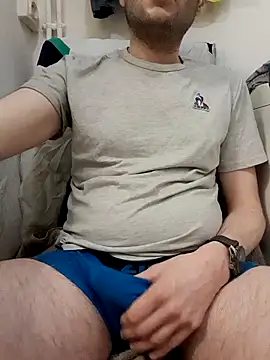 80julien online show from February 19, 4:30 am