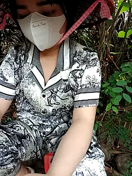 Snapshot of EnzxMoon02 chatting on January 13, 4:29 am EnzxMoon02 online show from January 13, 4:29 am