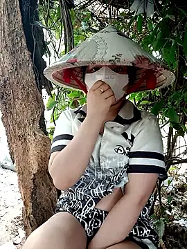 Snapshot of EnzxMoon02 chatting on January 18, 4:27 am EnzxMoon02 online show from January 18, 4:27 am