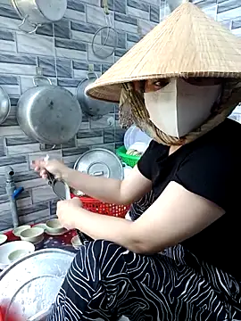 Snapshot of EnzxMoon02 chatting on March 4, 6:08 am EnzxMoon02 online show from March 4, 6:08 am