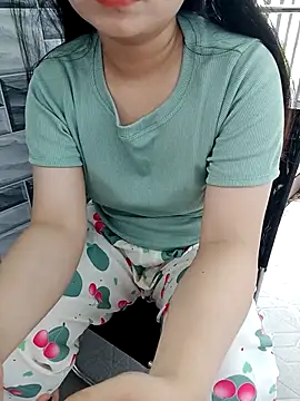 Snapshot of EnzxMoon02 chatting on March 10, 4:50 am EnzxMoon02 online show from March 10, 4:50 am