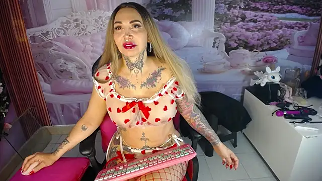 Layla-Wattson online show from February 7, 1:48 pm