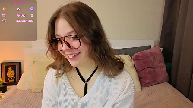 Snapshot of Next2Marie chatting on February 21, 3:29 am Next2Marie online show from February 21, 3:29 am