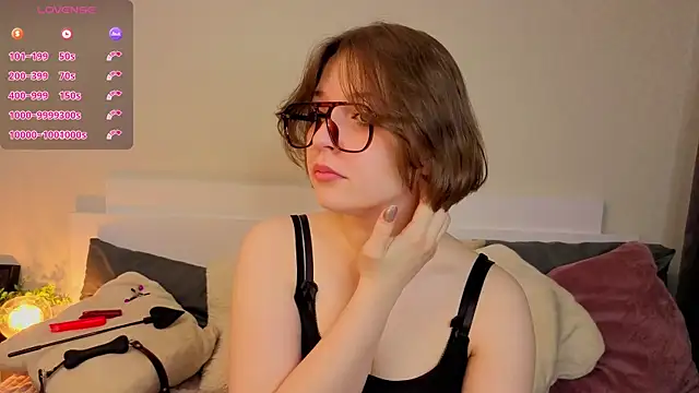 Snapshot of Next2Marie chatting on March 13, 3:57 am Next2Marie online show from March 13, 3:57 am