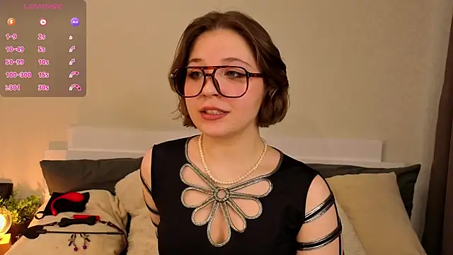 Snapshot of Next2Marie chatting on April 1, 4:13 am Next2Marie online show from April 1, 4:13 am