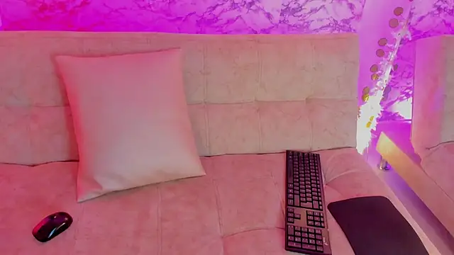 Snapshot of soffi_joness23 chatting on February 19, 7:10 pm soffi joness23 online show from February 19, 7:10 pm