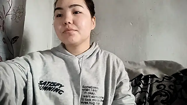 Snapshot of MollyAsian chatting on February 3, 4:21 am MollyAsian online show from February 3, 4:21 am