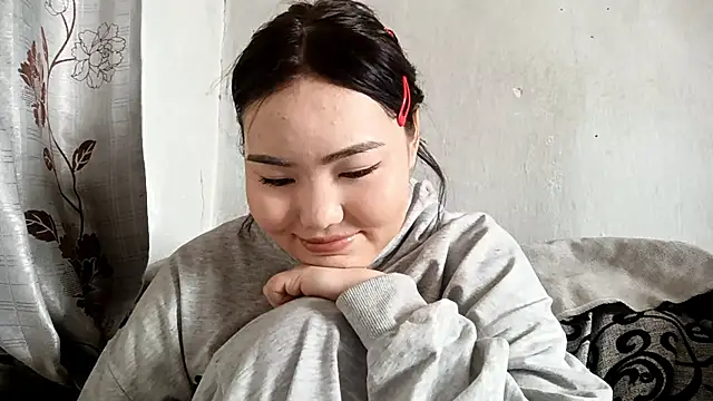 Snapshot of MollyAsian chatting on February 3, 6:22 am MollyAsian online show from February 3, 6:22 am