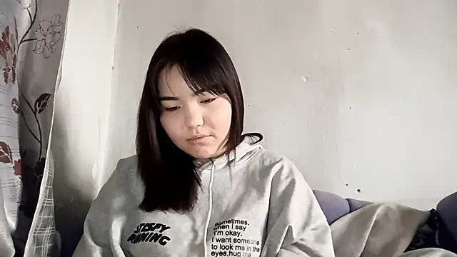 Snapshot of MollyAsian chatting on February 7, 4:16 am MollyAsian online show from February 7, 4:16 am