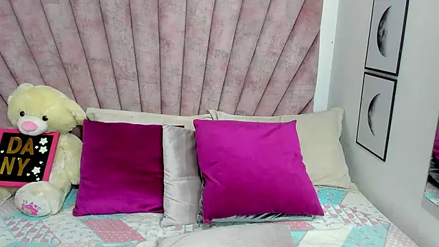 danibellucii  online show from March 2, 2:58 am