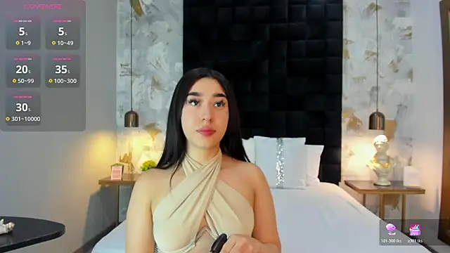 emily clarkk  online show from February 26, 7:24 pm