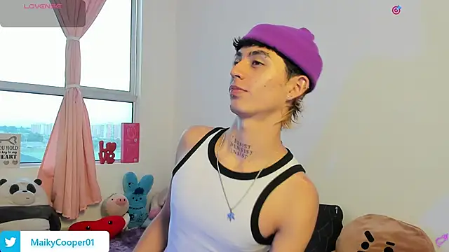 Snapshot of Maiky_Cooper01 chatting on April 15, 4:58 pm Maiky Cooper01 online show from April 15, 4:58 pm