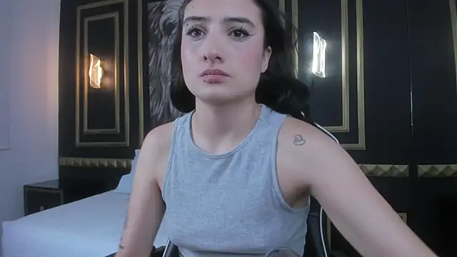 emma hiltonn  online show from February 25, 2:10 am