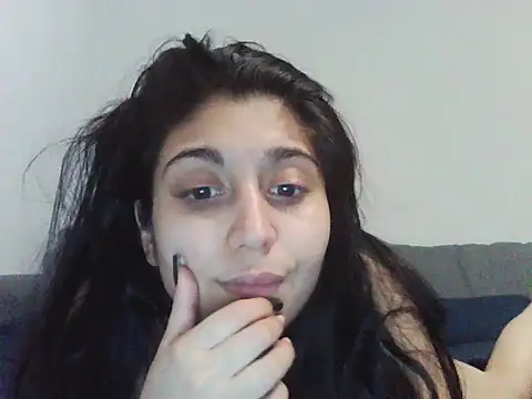 Roxanamadia online show from February 8, 11:30 pm