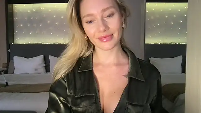 Snapshot of Stella_muse chatting on May 19, 4:08 am Stella muse online show from May 19, 4:08 am