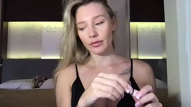 Snapshot of Stella_muse chatting on June 16, 3:31 am Stella muse online show from June 16, 3:31 am