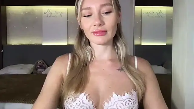 Snapshot of Stella_muse chatting on June 17, 4:59 am Stella muse online show from June 17, 4:59 am