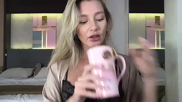 Snapshot of Stella_muse chatting on July 24, 5:27 am Stella muse online show from July 24, 5:27 am