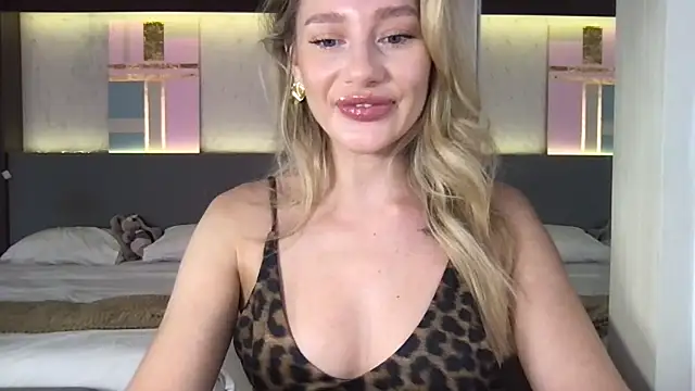 Snapshot of Stella_muse chatting on July 31, 5:07 am Stella muse online show from July 31, 5:07 am