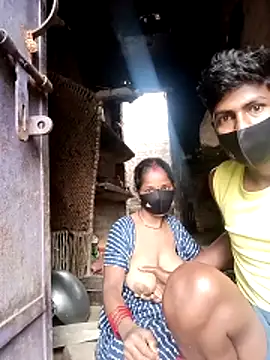 Snapshot of Shivanisingh4 chatting on March 27, 9:21 am Shivanisingh4 online show from March 27, 9:21 am