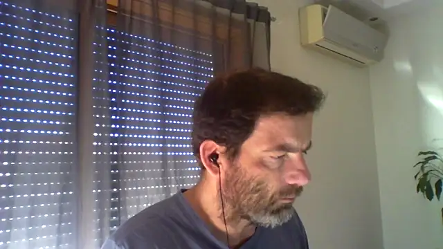 Snapshot of _grj1 chatting on April 1, 8:59 am grj1 online show from April 1, 8:59 am