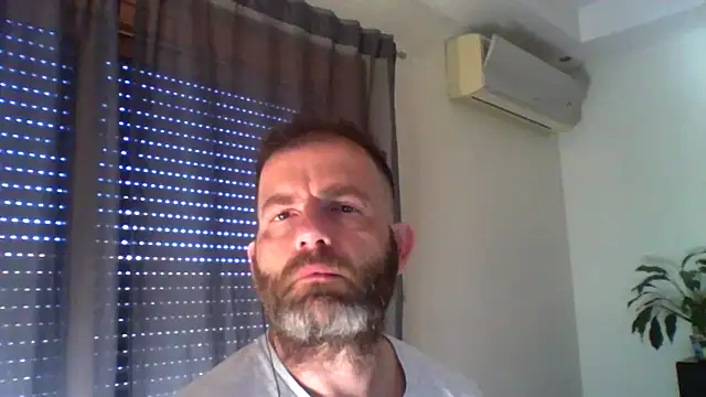 Snapshot of _grj1 chatting on April 17, 8:28 am grj1 online show from April 17, 8:28 am